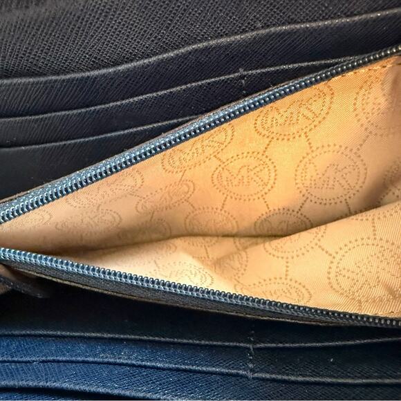 Michael Kors Jet Set Travel Continental Navy Wallet - Picture 6 of 7